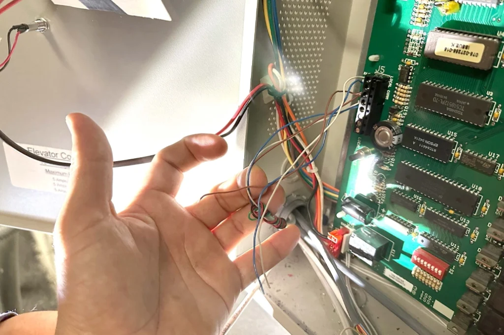 تعمیر دستگاه اکسس کنترل و دستگاه حضور و غیاب در تهران – ۲۴ ساعته